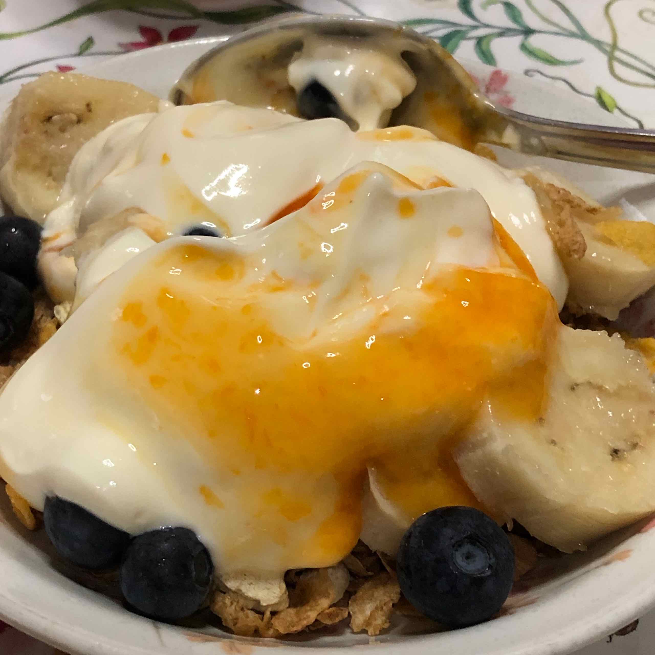 Banana, yogurt, blueberry and muesli featured image